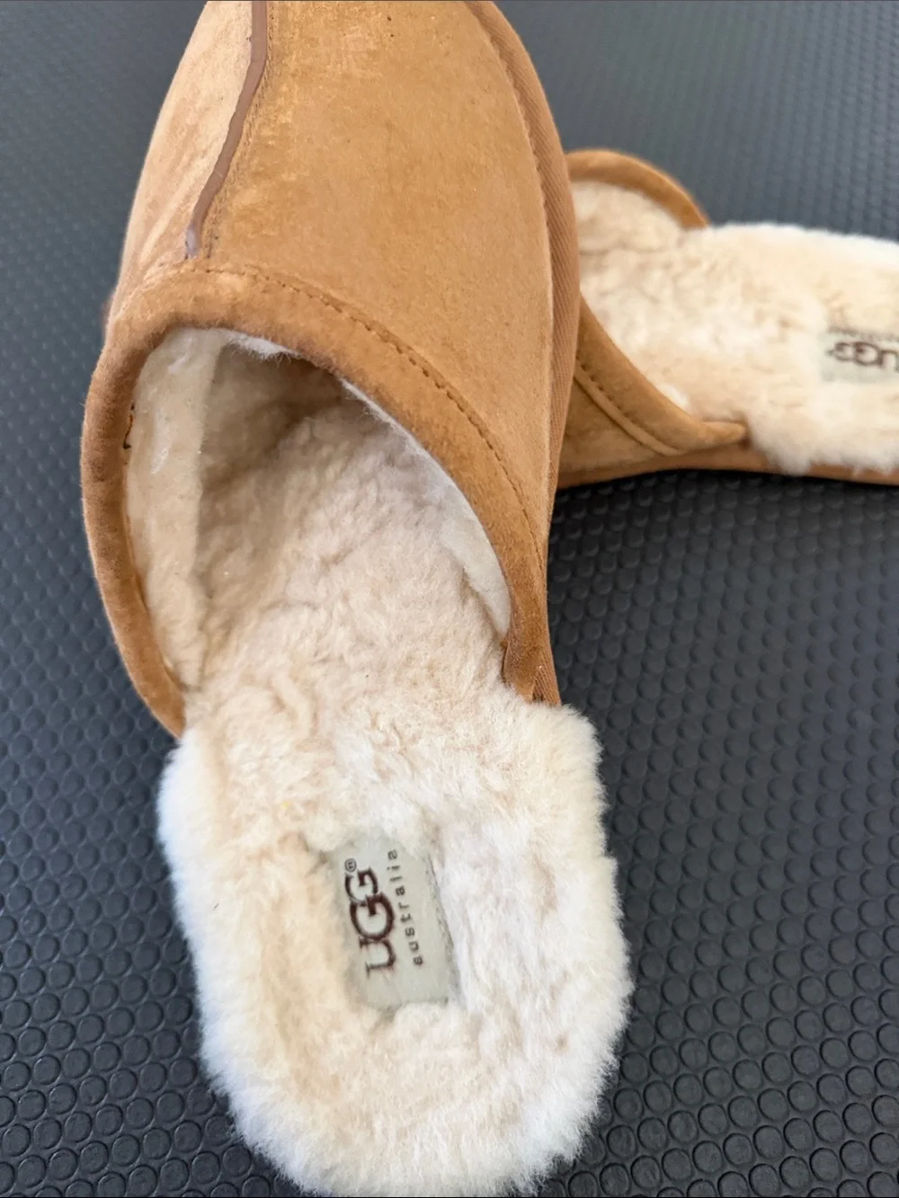 UGG Men's Chestnut Suede Shearling-Lined Slippers Size 10 Men’s Great Condition